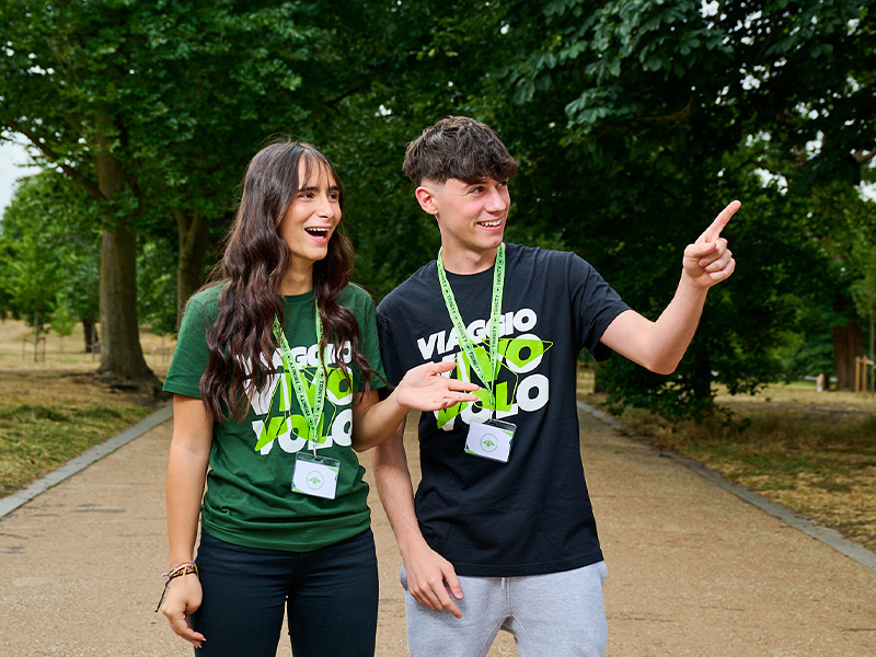 Planet First: studiare l’inglese pensando al pianeta Il programma Planet First è dedicato a studenti sensibili ai temi di ambiente, sostenibilità e responsabilità globale. Unisce: studio della lingua inglese progetti legati all’ecologia e allo sviluppo sostenibile attività pratiche e collaborative vita universitaria internazionale Un’esperienza formativa che stimola consapevolezza, spirito critico e cittadinanza globale.